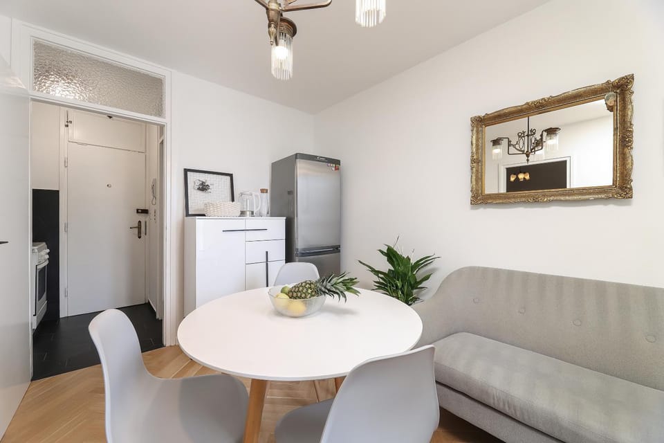 Kitchen or kitchenette, Living room, Seating area