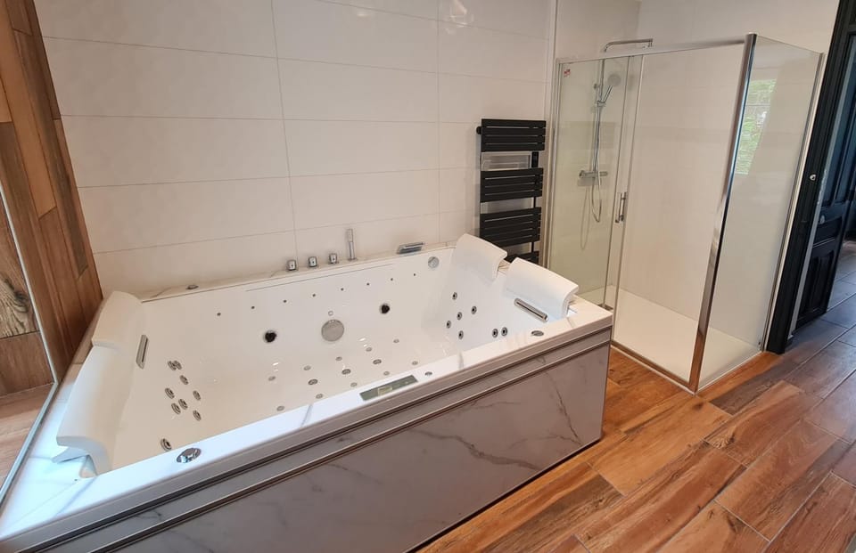 Shower, Hot Tub, Bathroom