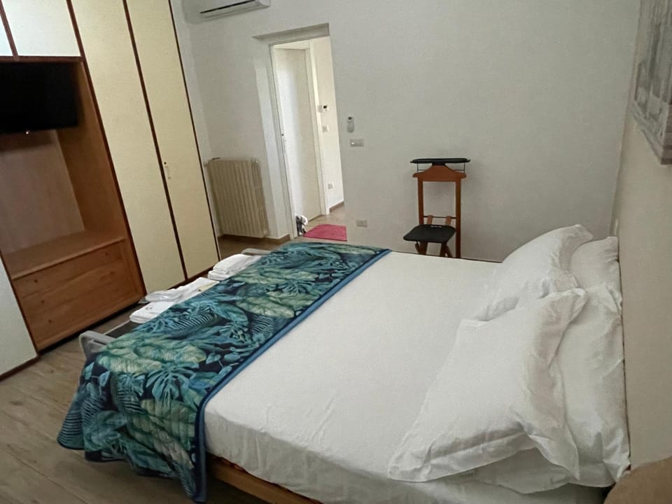 Bed, Photo of the whole room, Bedroom, towels, wardrobe