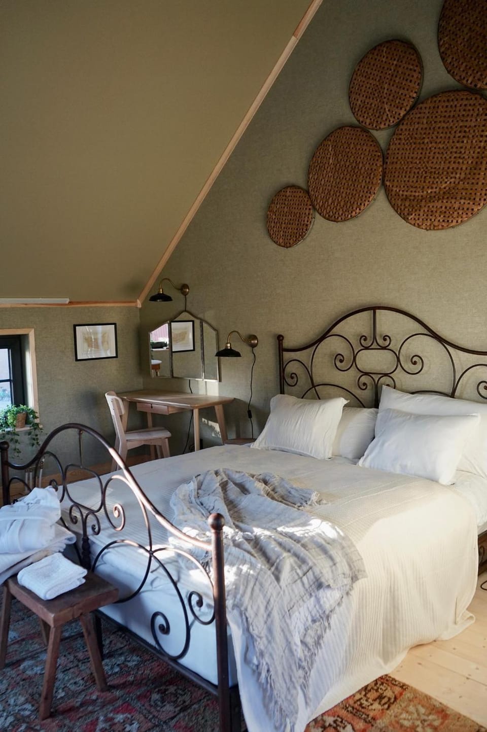 Bed, Decorative detail, Bedroom