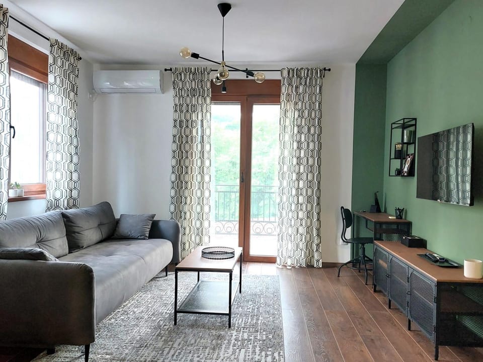 TV and multimedia, Living room, Seating area, air conditioner