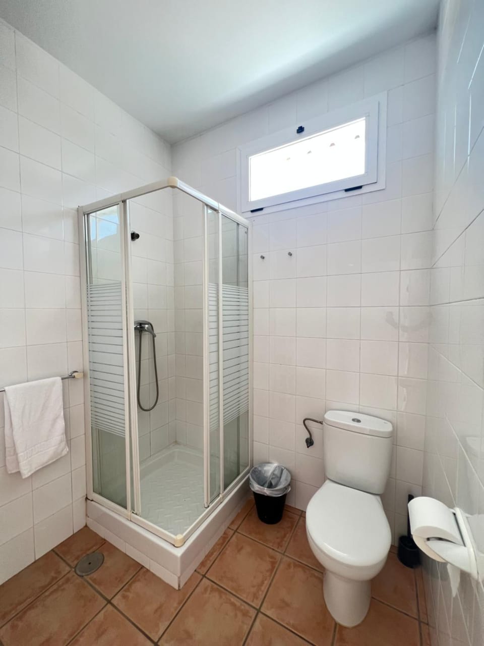 Shower, Toilet, Bathroom, bidet, towels