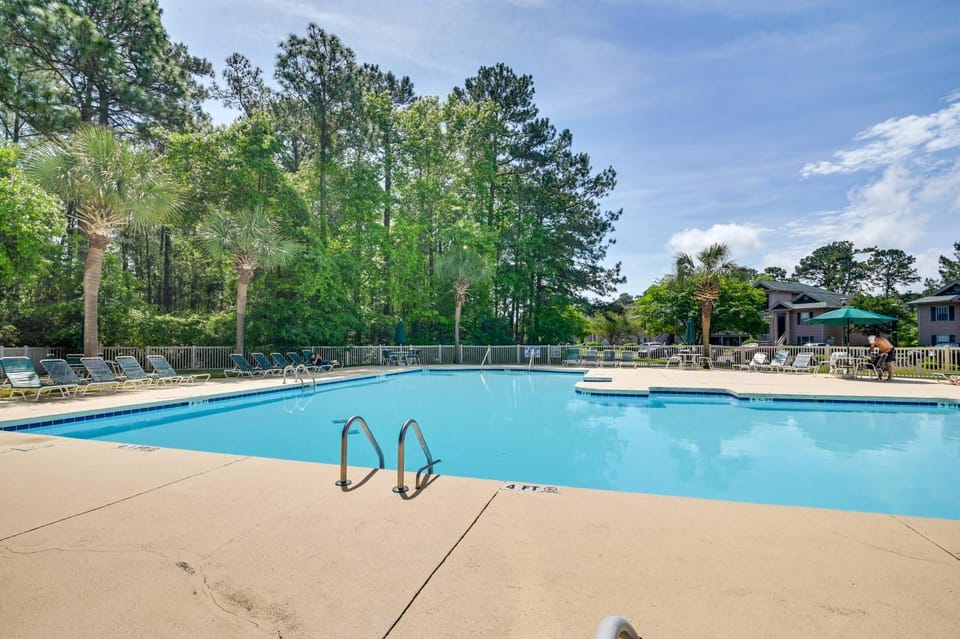 High‑End Pawleys Island Condo w/ Porch & Pools! House in South Carolina