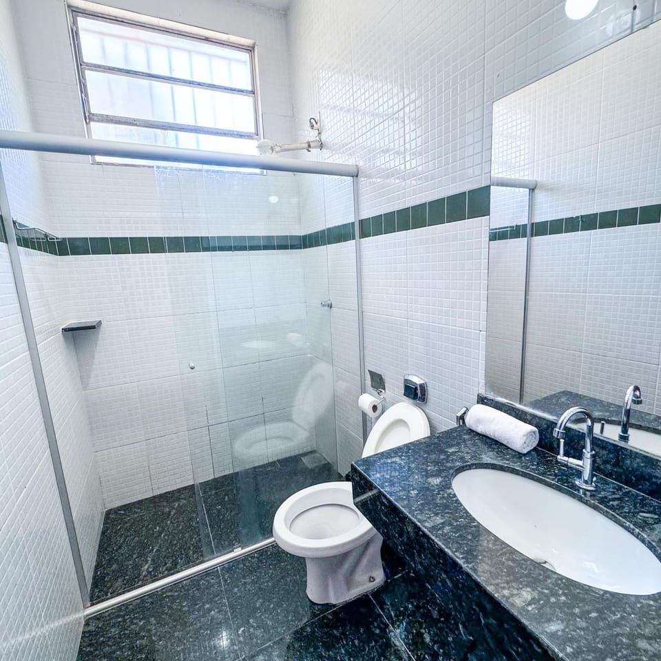 Shower, Toilet, Bathroom, bidet, towels
