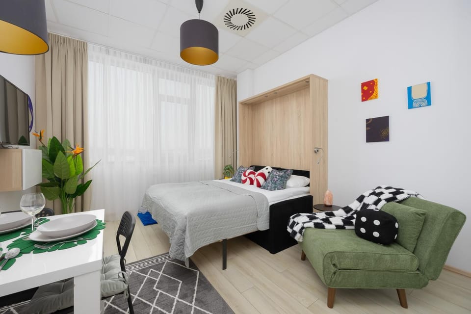 Bed, TV and multimedia, Living room, Photo of the whole room, Seating area, Bedroom