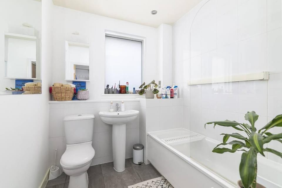 Urban Chic: Modern Flat East London next to canal Apartment in London Borough of Islington