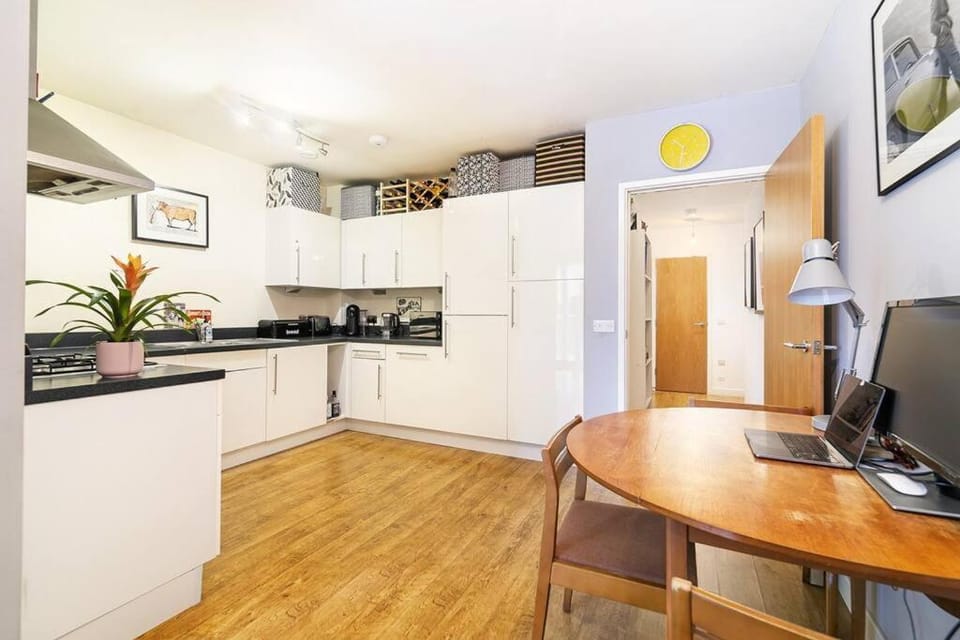 Urban Chic: Modern Flat East London next to canal Apartment in London Borough of Islington