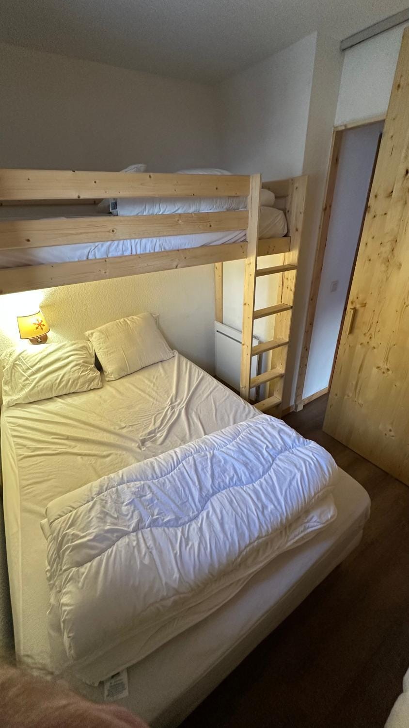 Bed, Bedroom, bunk bed