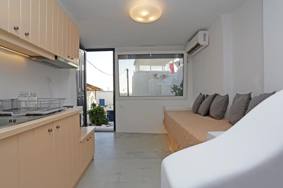 Kitchen or kitchenette, Living room, Seating area, stove, air conditioner