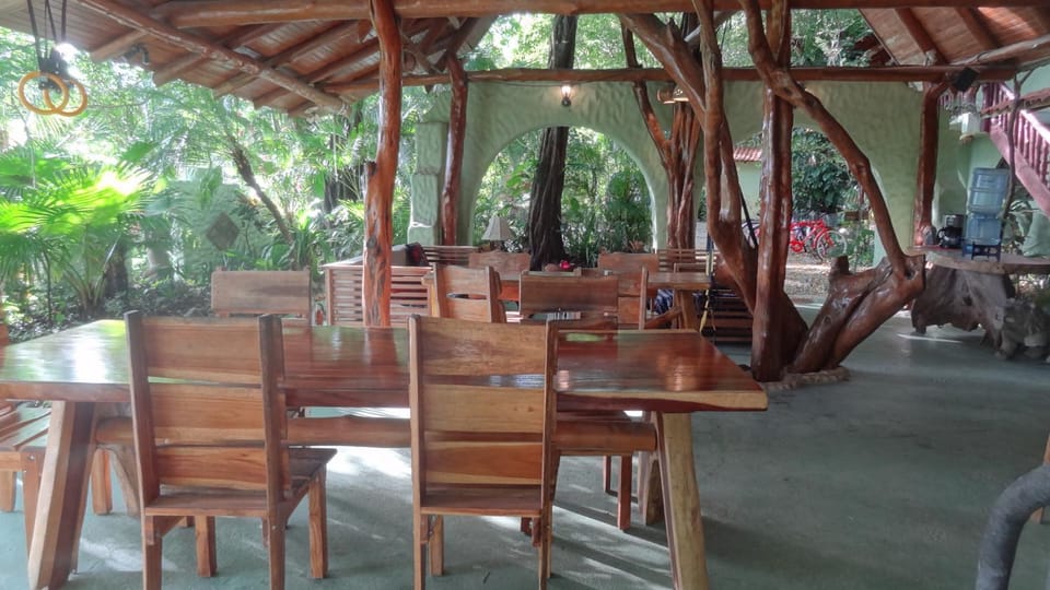 Restaurant/places to eat, Communal lounge/ TV room, Coffee/tea facilities, Banquet/Function facilities, Seating area, Dining area, Area and facilities