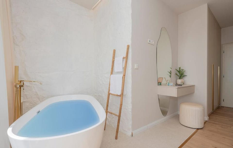 Villa Rosemary East - Heated Infinity Swimming Pool - Jacuzzi - Kids Playroom - Sea View Villa in Makarska