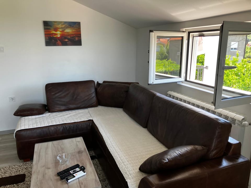 Living room, Seating area, Evening entertainment