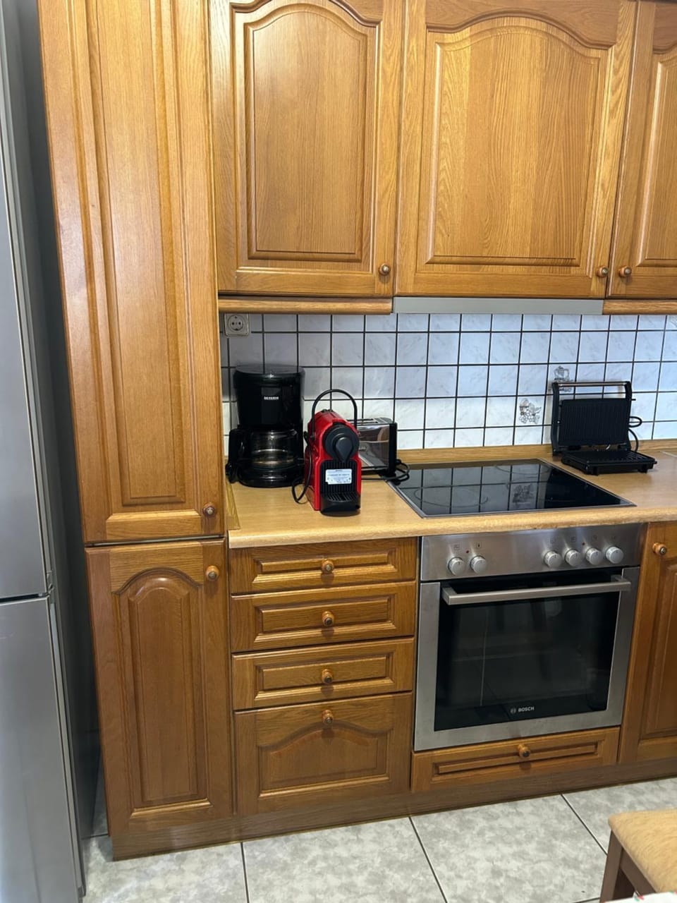 Coffee/tea facilities, Kitchen or kitchenette, stove