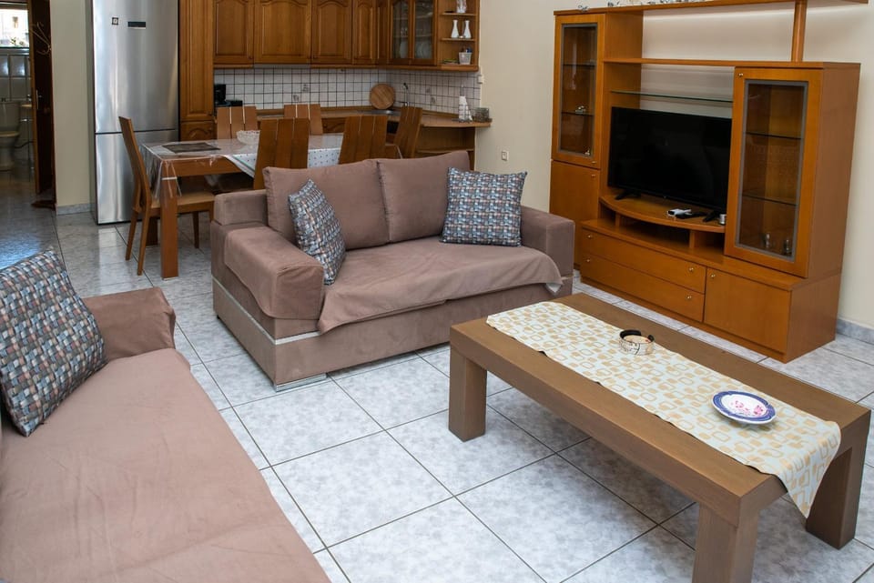 Communal lounge/ TV room, TV and multimedia, Kitchen or kitchenette, Living room, Seating area, Dining area