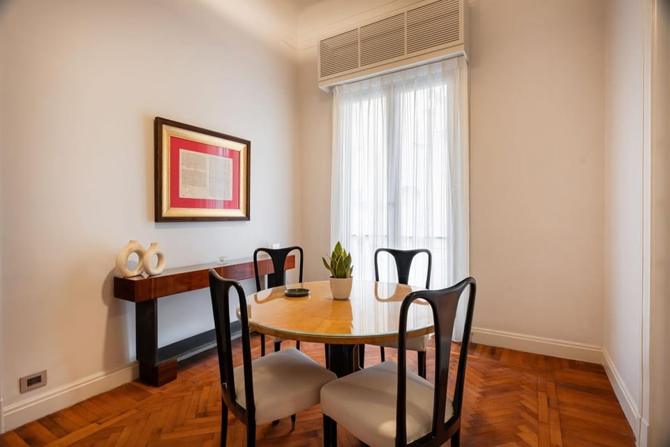 Seating area, Dining area