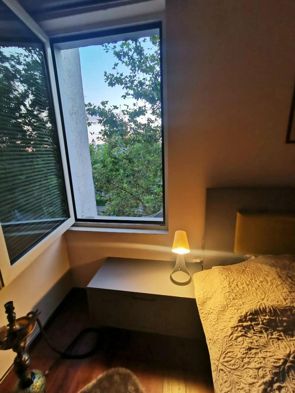 Bedroom, City view