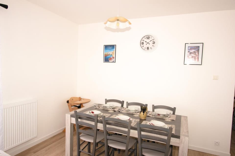 Living room, Dining area, Breakfast, Lunch, Dinner