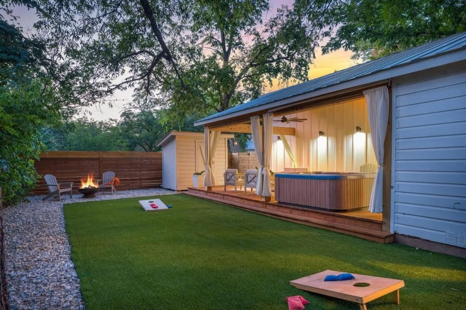 La Belle Vie lovely suite with hot tub & firepit House in Fredericksburg