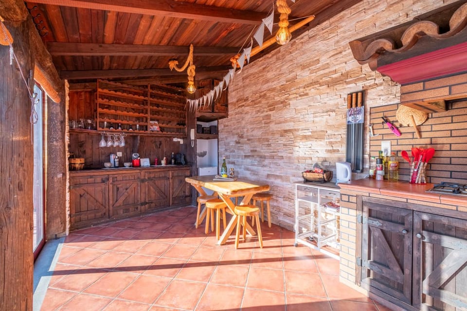 BBQ facilities, Dining area