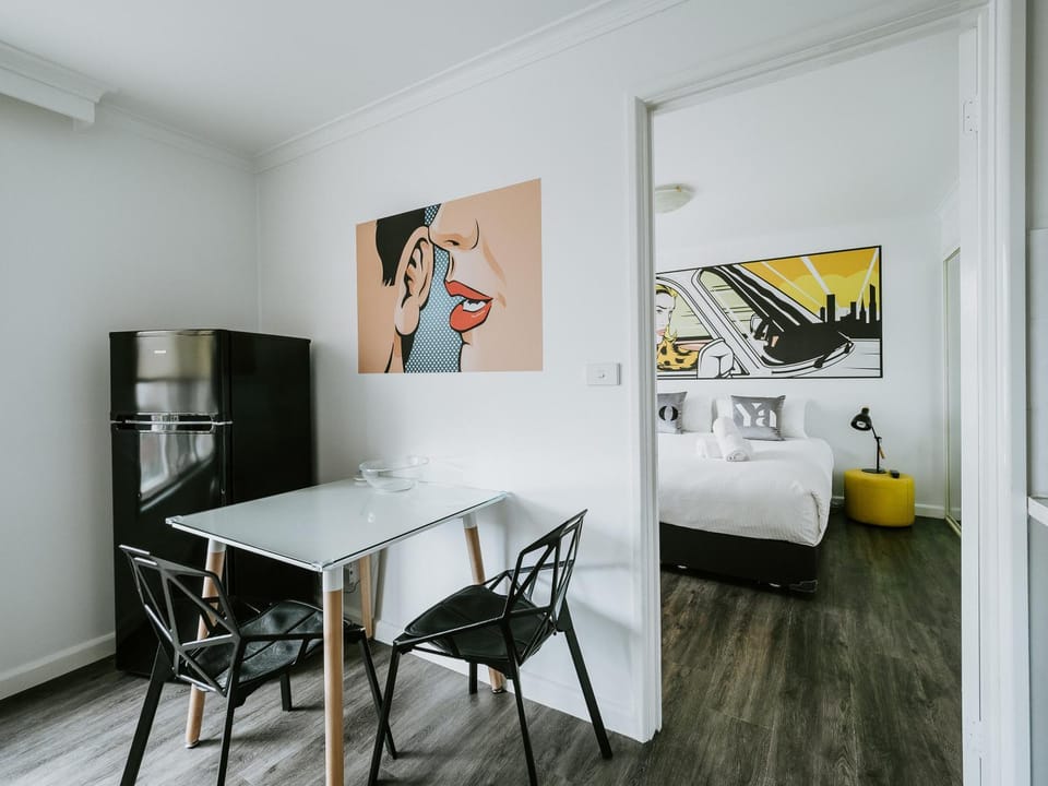 Kitchen or kitchenette, Living room, Dining area, Bedroom