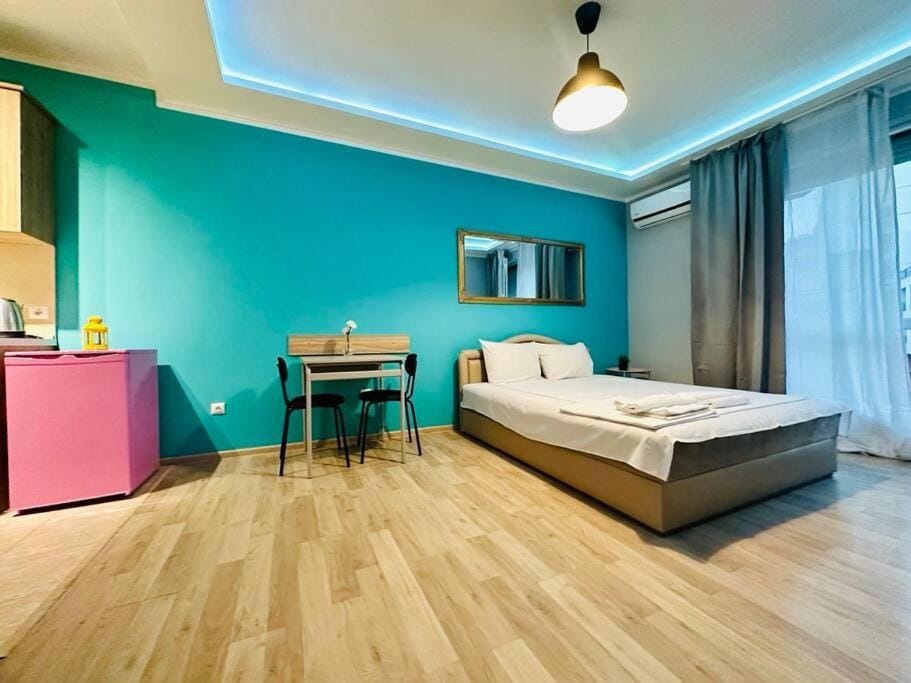 Photo of the whole room, Bedroom