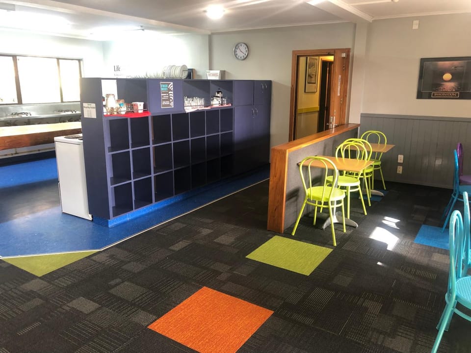 Kitchen or kitchenette, Seating area