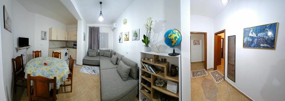 Communal lounge/ TV room, TV and multimedia, Kitchen or kitchenette, Living room, Seating area, Dining area, Evening entertainment