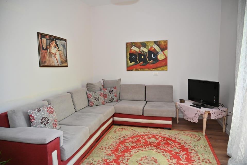 Communal lounge/ TV room, TV and multimedia, Living room