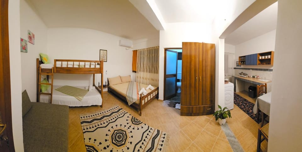 Bed, TV and multimedia, Photo of the whole room, Bedroom, bunk bed