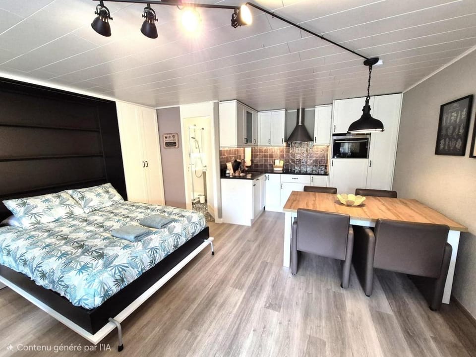 Bed, Kitchen or kitchenette, Bedroom