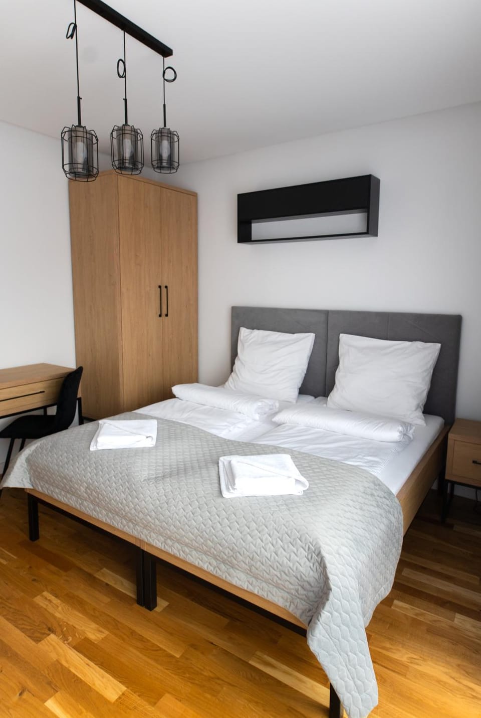 Bed, Photo of the whole room, towels, wardrobe