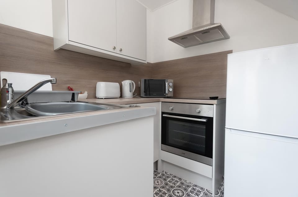 Kitchen or kitchenette, kitchen, kitchen