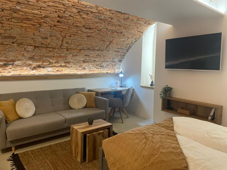 TV and multimedia, Living room, Seating area, hair dresser