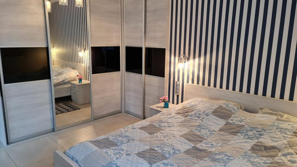 Bed, Photo of the whole room, Bedroom, wardrobe
