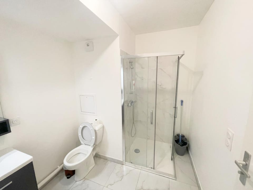 Shower, Toilet, Bathroom
