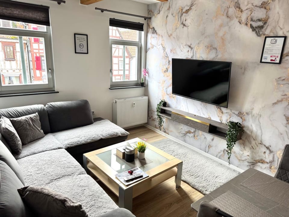 Best Central Apartment - am Marktplatz - Up to 5 - Next to Frankfurt and Hanau - Coffee and Snacks - Netflix, Prime, Disney Apartment in Hesse
