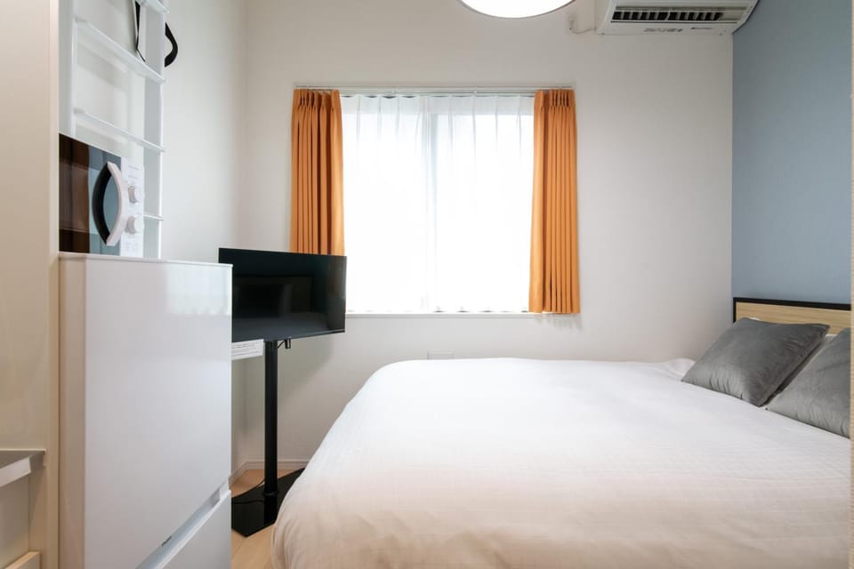 Bed, TV and multimedia, Bedroom, minibar, air conditioner