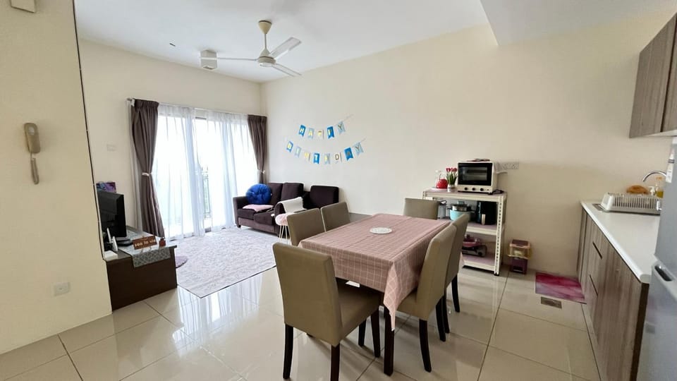 Kitchen or kitchenette, Living room, Seating area, Dining area, pet friendly