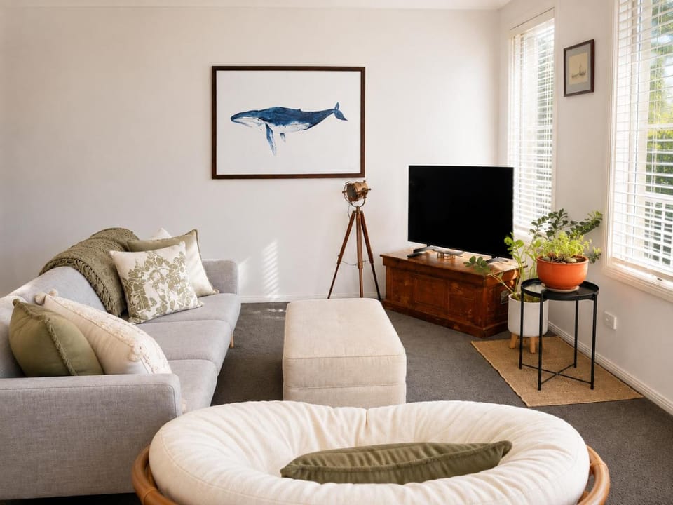 Day, Living room, Decorative detail, Seating area