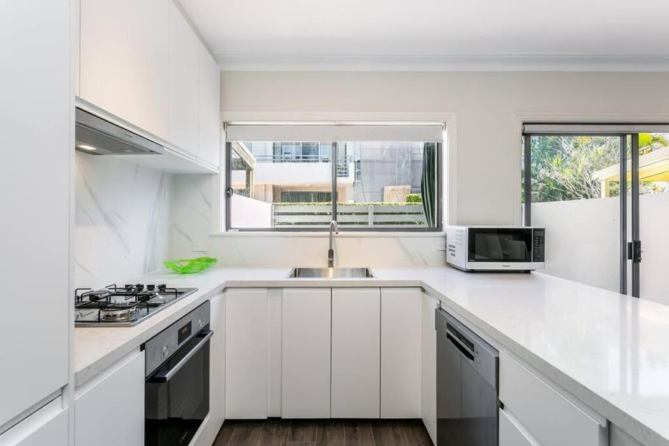 DY008 - 3 bedroom townhouse - Dee Why House in Sydney