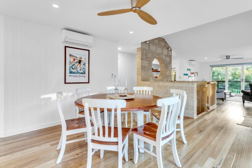 Seating area, Dining area