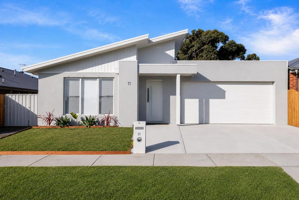 Facade/entrance, Garden, Parking