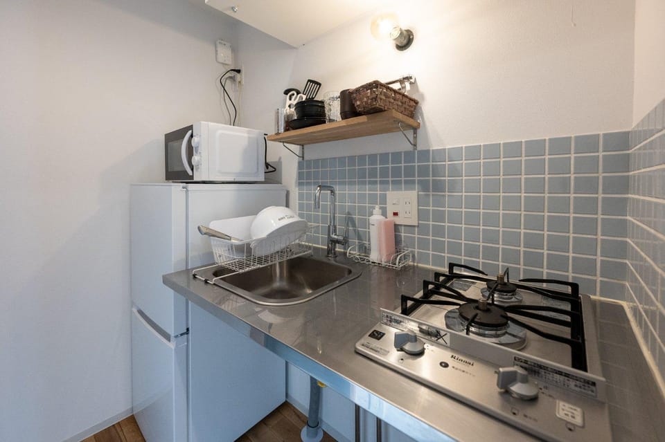Kitchen or kitchenette, minibar, stove