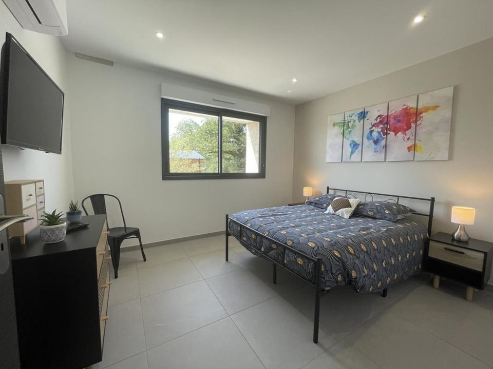 Gîte avec piscine chauffée, jardin privé et climatisation - FR-1-489-471 House in Auvergne-Rhône-Alpes