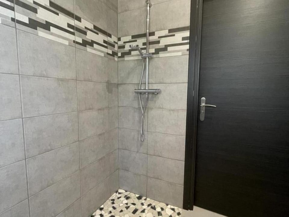 Gîte avec piscine chauffée, jardin privé et climatisation - FR-1-489-471 House in Auvergne-Rhône-Alpes
