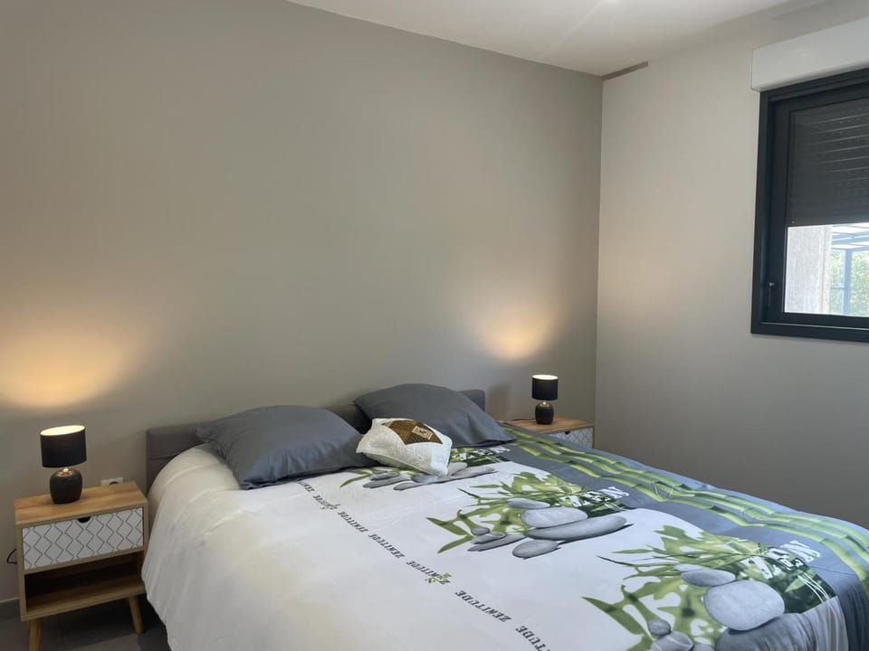 Gîte avec piscine chauffée, jardin privé et climatisation - FR-1-489-471 House in Auvergne-Rhône-Alpes