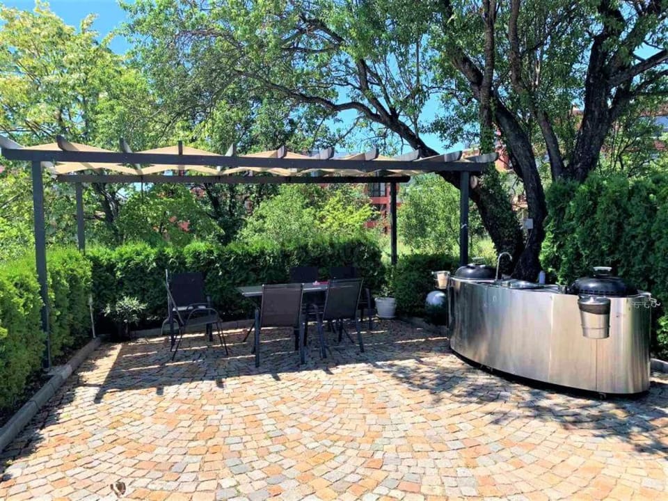 Day, Garden