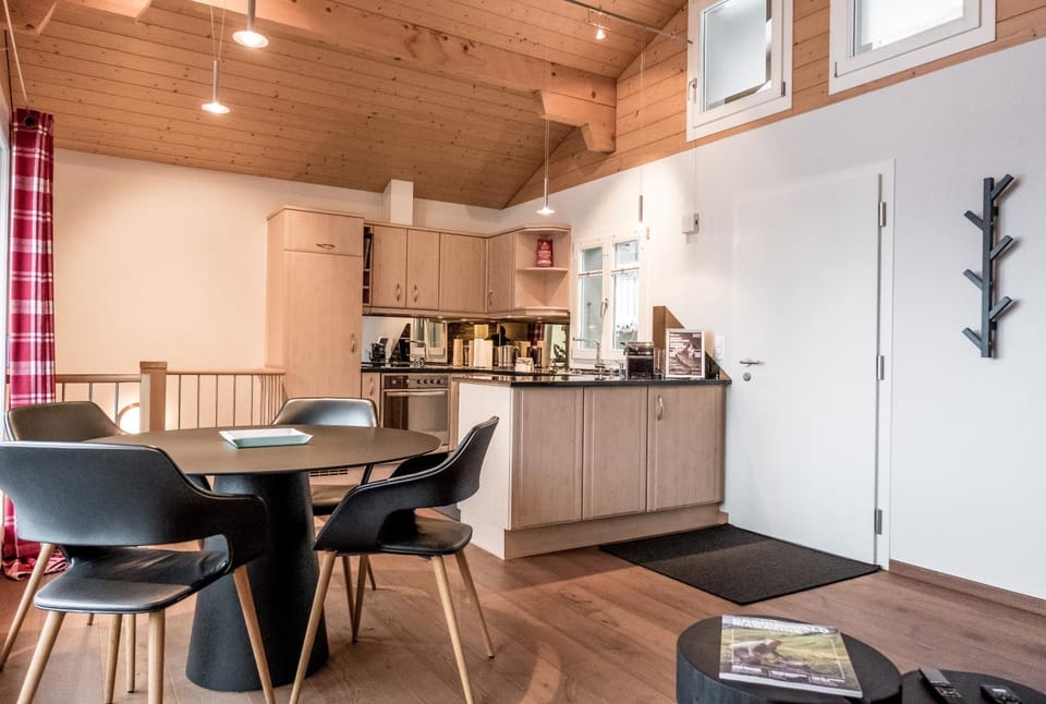 Kitchen or kitchenette, Living room, Seating area, Dining area