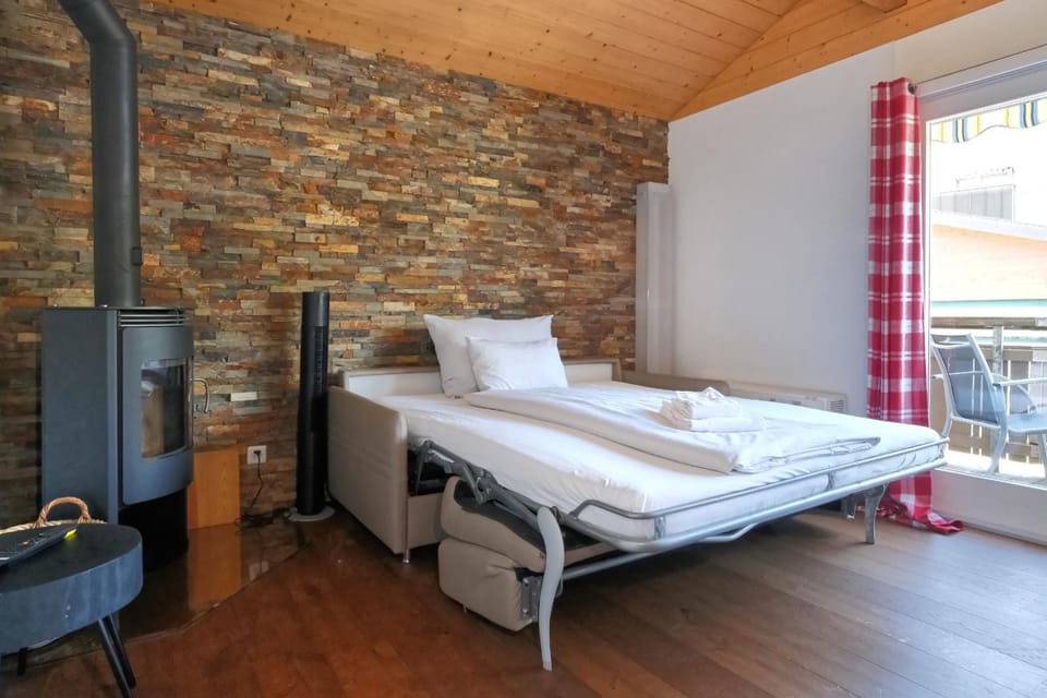 Bed, Living room