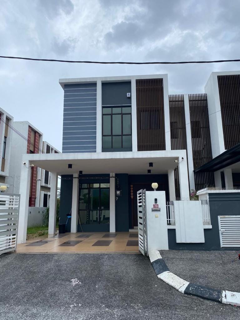 4 Bedroom 4 PRIVATE BATHROOM 4B12B 5 min City Center Villa in Ipoh